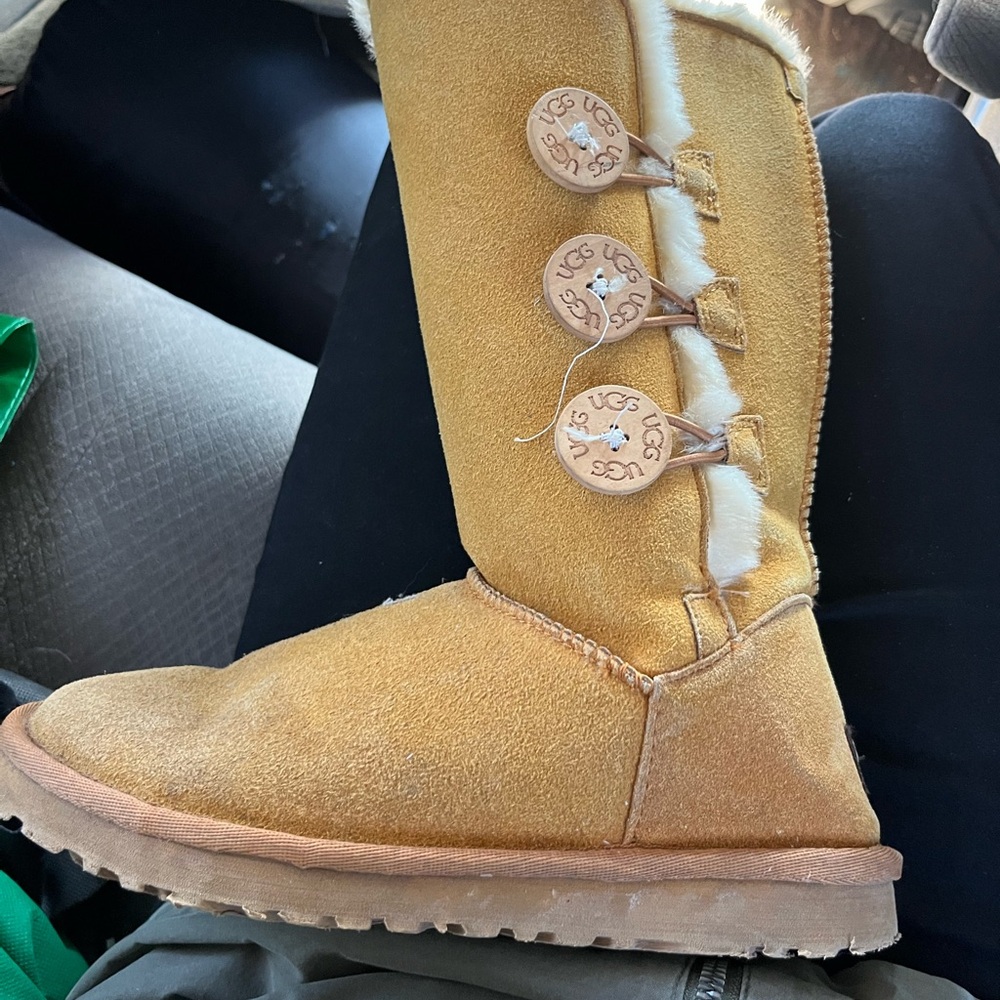 UGG Classic Tall Button Boot in Chestnut 6 - Picture 2 of 2